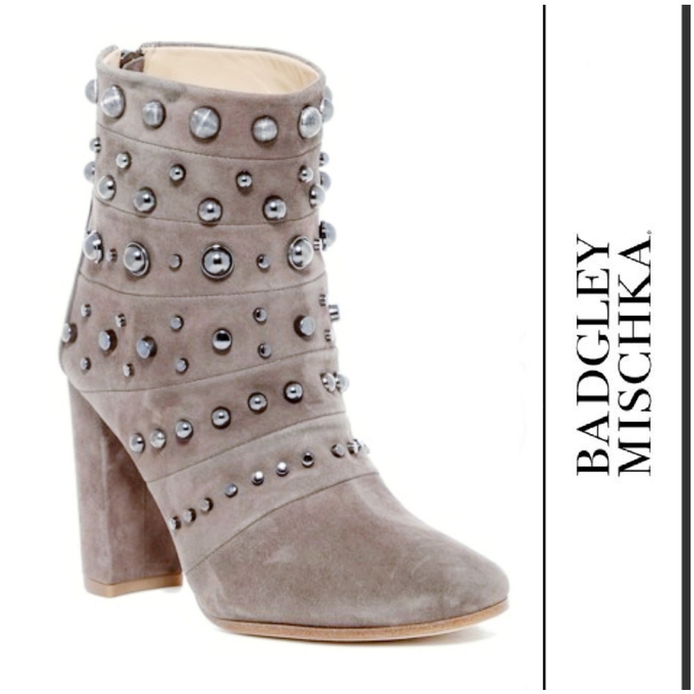 Gorgeous Grommet Detailed Badgley Mischka Booties - Picture 1 of 6